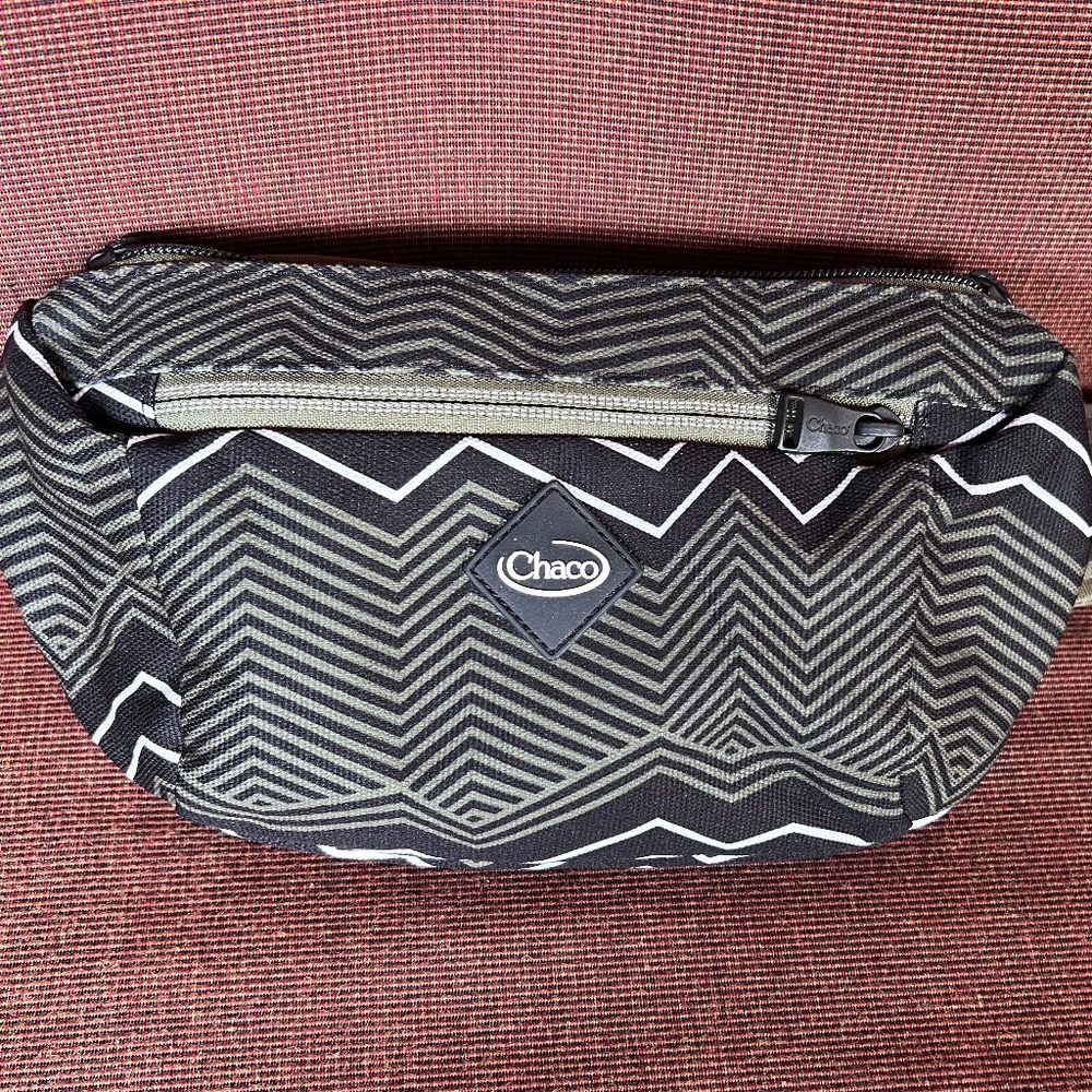 CHACO Radlands Hip Waist Fanny Sling Pack NWOT